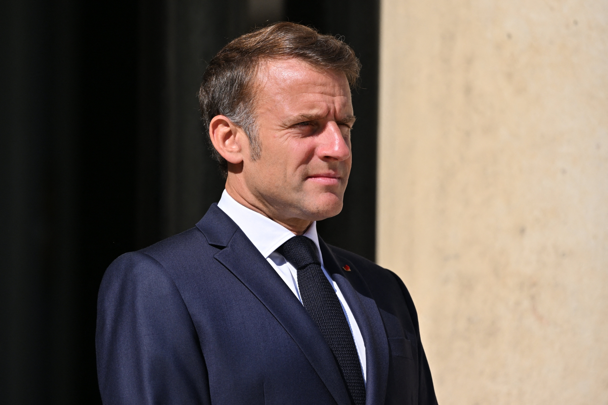 Le piège des mensonges : pourquoi Macron condamne les Juifs sans voir la réalité
